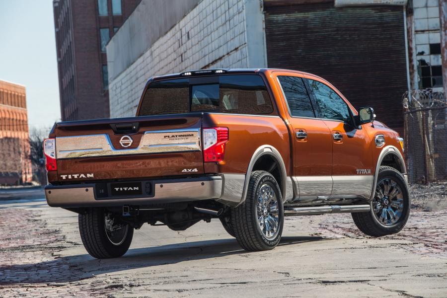 Nissan Titan Platinum Reserve Crew Cab 2016 года  (фото 8 из 17)